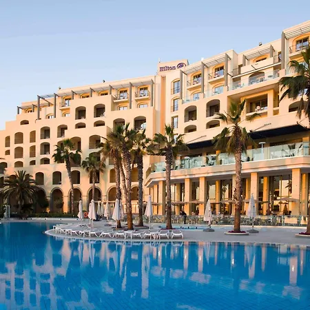 Hilton Malta Szálloda San Ġiljan